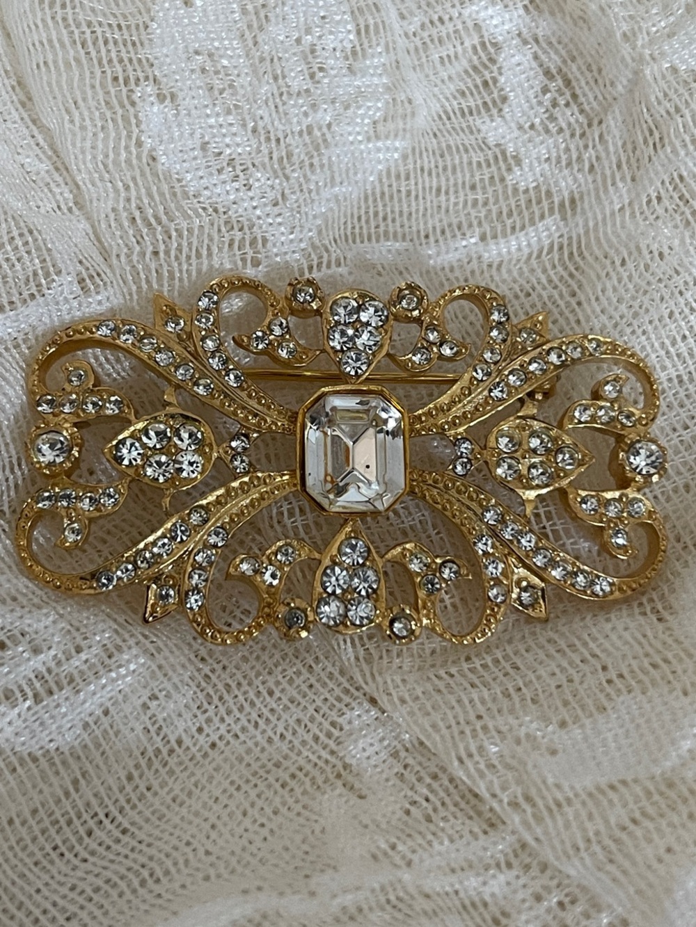 Vintage Gold and Clear Crystal Filigree Brooch - Elegant Women’s Pin